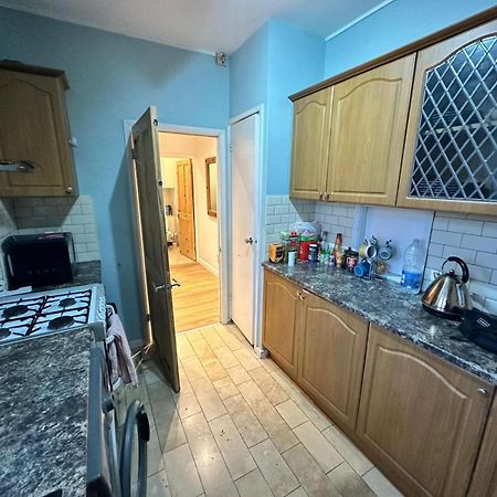 Victoria Park R4 Hotel Лондон Екстериор снимка